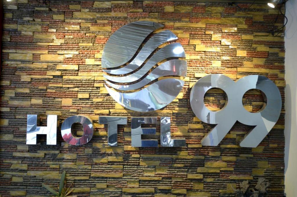 Hotel 99 Monumento Caloocan Exterior photo