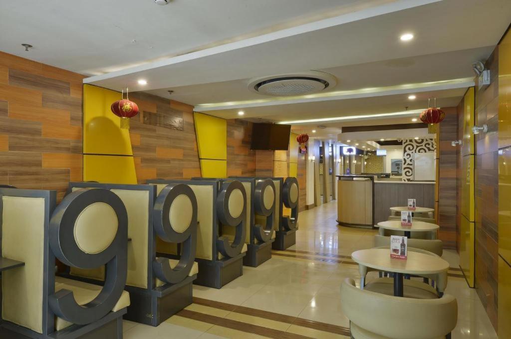 Hotel 99 Monumento Caloocan Exterior photo
