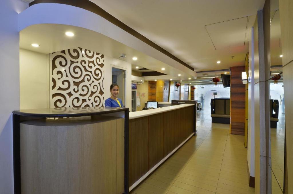 Hotel 99 Monumento Caloocan Exterior photo