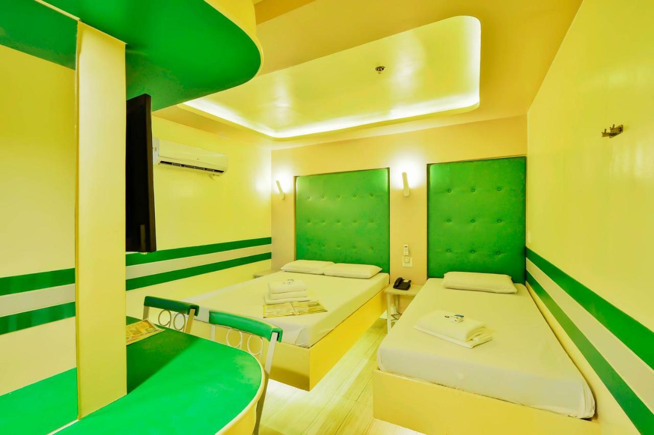 Hotel 99 Monumento Caloocan Exterior photo